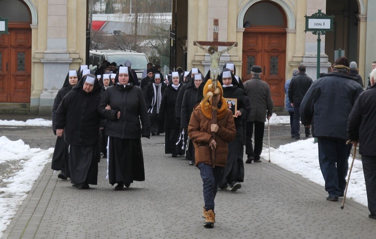 Siostry elżbetanki cieszyńskie odprowadziły s. Mchaelę Bubik, swoją byłą przełożoną, na cmentarz w Cieszynie.