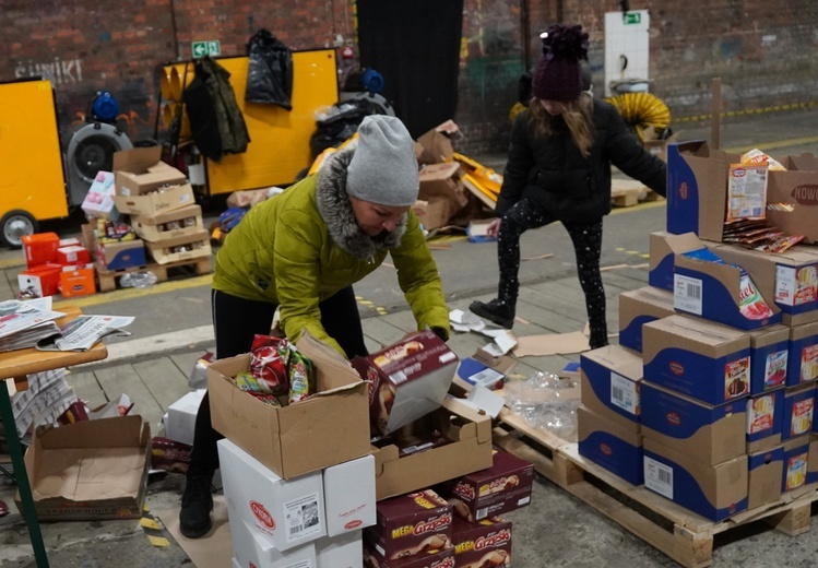 Caritas Archidiecezji Wrocławskiej. 800 paczek trafi do osób w kryzysie bezdomności