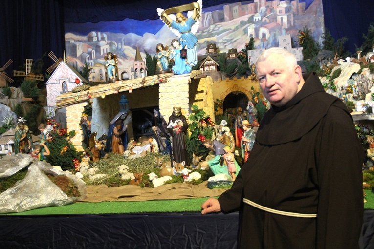 - Zapraszamy do naszej szopki od Bożego Narodzenia do 2 lutego - mówi br. Jacek.