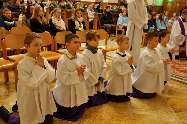 Tarnów. Nowi ministranci i deesemki w parafii pw. NSPJ