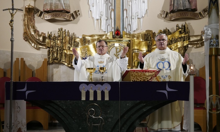 Pustków - Osiedle. Odsłonięcie tablicy upamiętniającej ks. Bronisława Marczyka