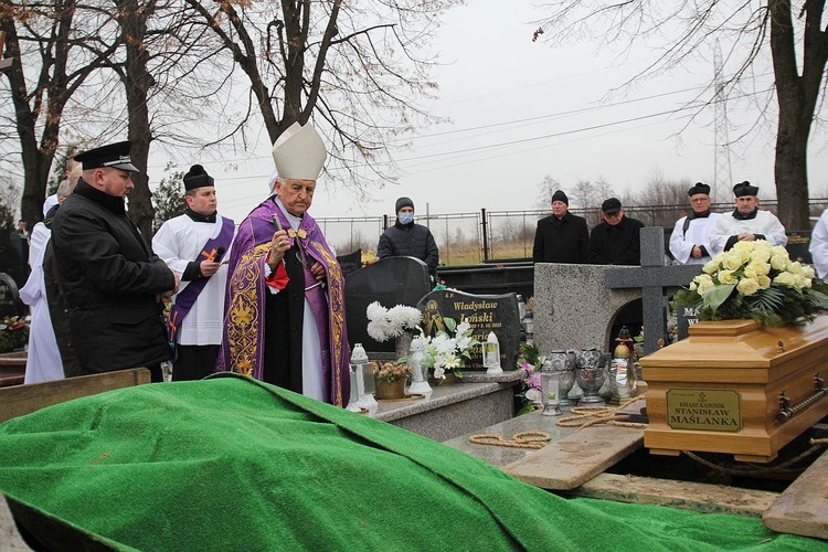 Uroczystości pogrzebowe śp. ks. kan. Stanisława Maślanki w Bielsku-Białej Lipniku