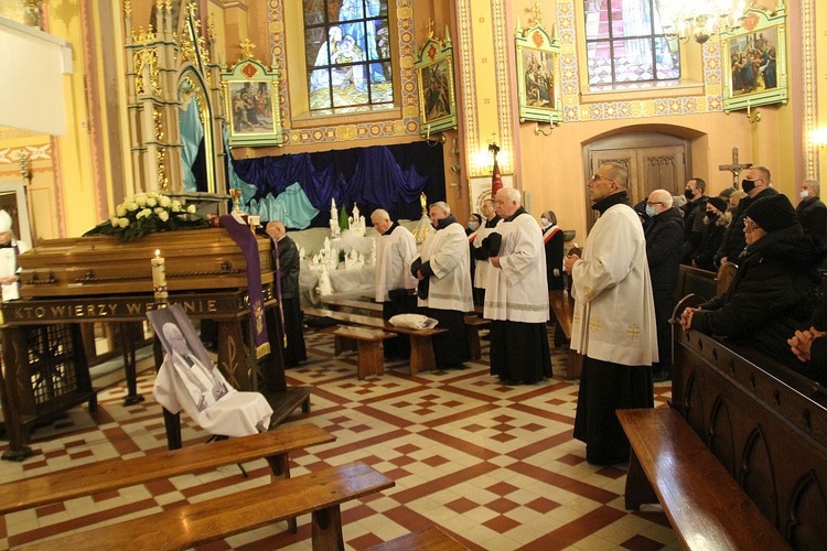 Uroczystości pogrzebowe śp. ks. kan. Stanisława Maślanki w Bielsku-Białej Lipniku