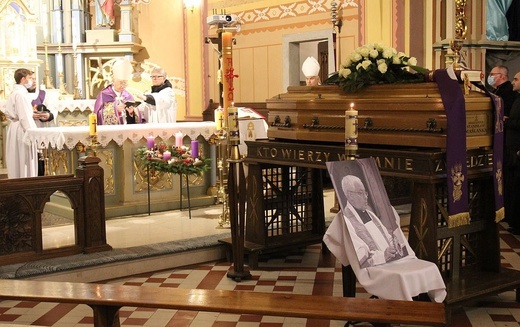 Uroczystości pogrzebowe śp. ks. kan. Stanisława Maślanki w Bielsku-Białej Lipniku