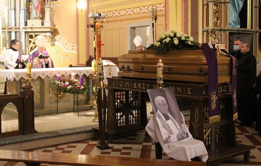 Uroczystości pogrzebowe śp. ks. kan. Stanisława Maślanki w Bielsku-Białej Lipniku