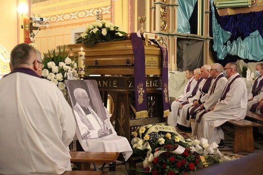Uroczystości pogrzebowe śp. ks. kan. Stanisława Maślanki w Bielsku-Białej Lipniku