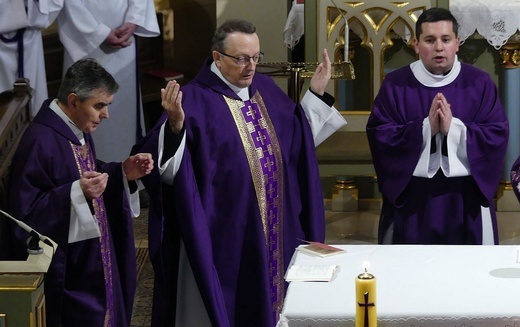 Uroczystości pogrzebowe śp. ks. kan. Stanisława Maślanki w Bielsku-Białej Lipniku