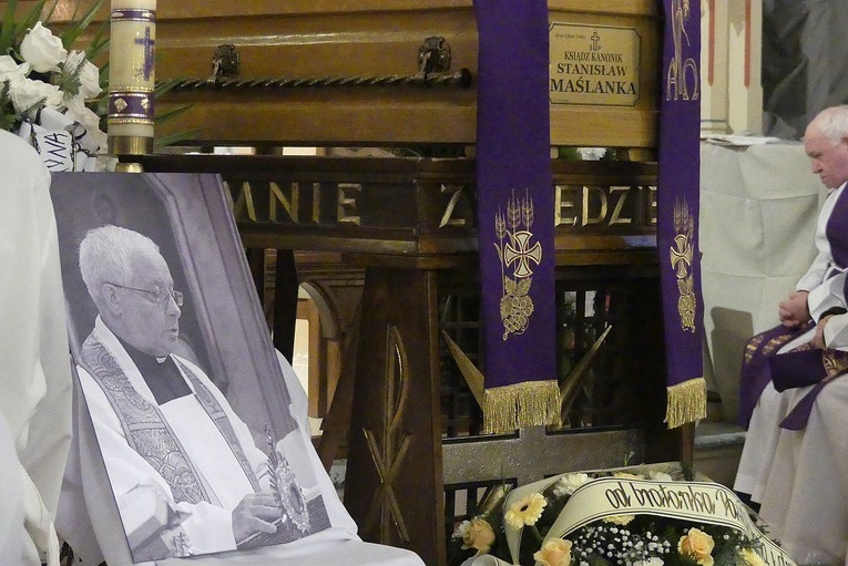 Uroczystości pogrzebowe śp. ks. kan. Stanisława Maślanki w Bielsku-Białej Lipniku