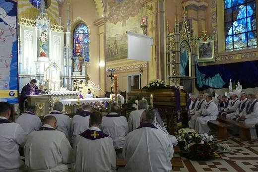 Uroczystości pogrzebowe śp. ks. kan. Stanisława Maślanki w Bielsku-Białej Lipniku