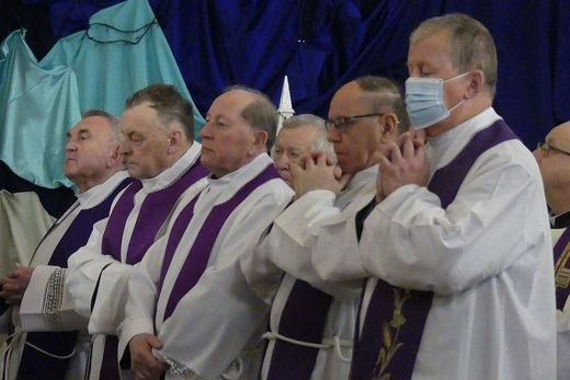 Uroczystości pogrzebowe śp. ks. kan. Stanisława Maślanki w Bielsku-Białej Lipniku