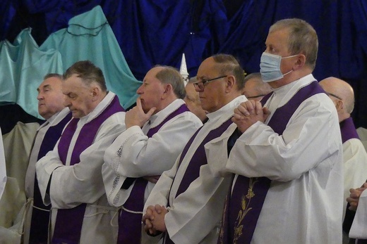 Uroczystości pogrzebowe śp. ks. kan. Stanisława Maślanki w Bielsku-Białej Lipniku