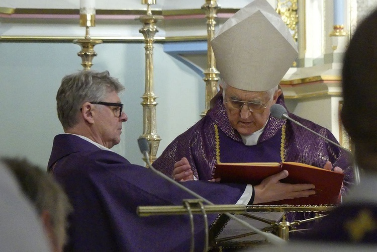 Uroczystości pogrzebowe śp. ks. kan. Stanisława Maślanki w Bielsku-Białej Lipniku