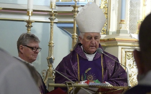 Uroczystości pogrzebowe śp. ks. kan. Stanisława Maślanki w Bielsku-Białej Lipniku