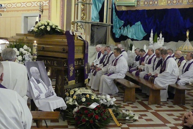 Uroczystości pogrzebowe śp. ks. kan. Stanisława Maślanki w Bielsku-Białej Lipniku