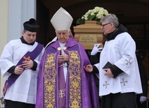 Uroczystości pogrzebowe śp. ks. kan. Stanisława Maślanki w Bielsku-Białej Lipniku