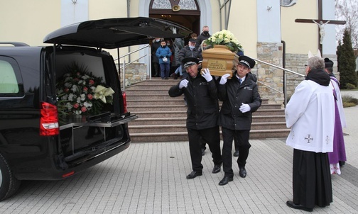 Lipnik pożegnał pochodzącego z tej parafii śp. ks. kan. Stansława Maślankę.