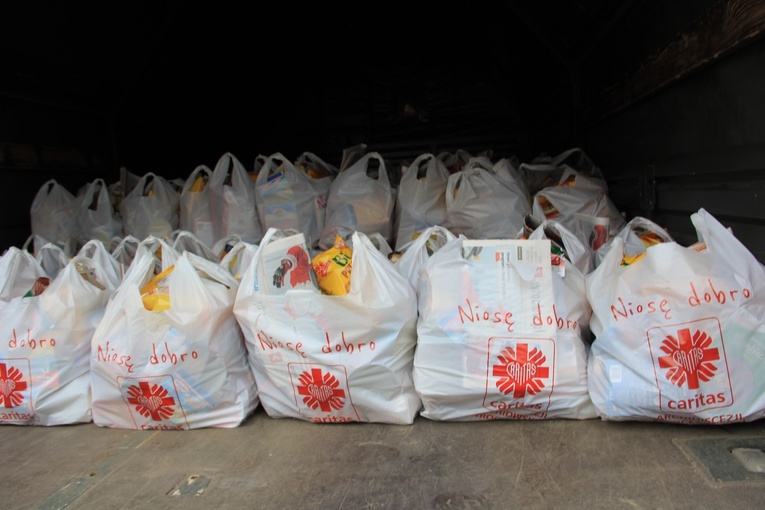 Bezdomni otrzymali paczki