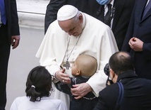 Papież do Kurii Rzymskiej: Nie można spędzić życia, chowając się za społecznym uznaniem