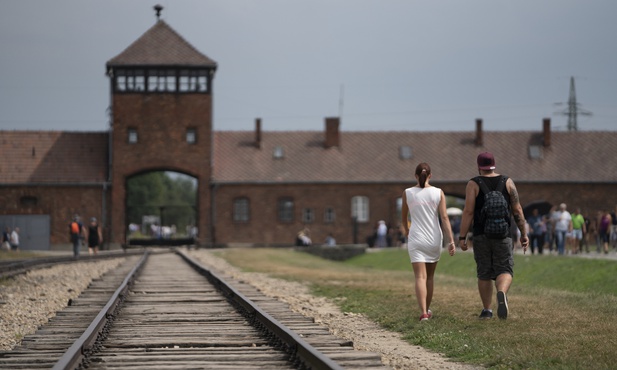 Ukazał się anglojęzyczny podręcznik akademicki o historii Auschwitz