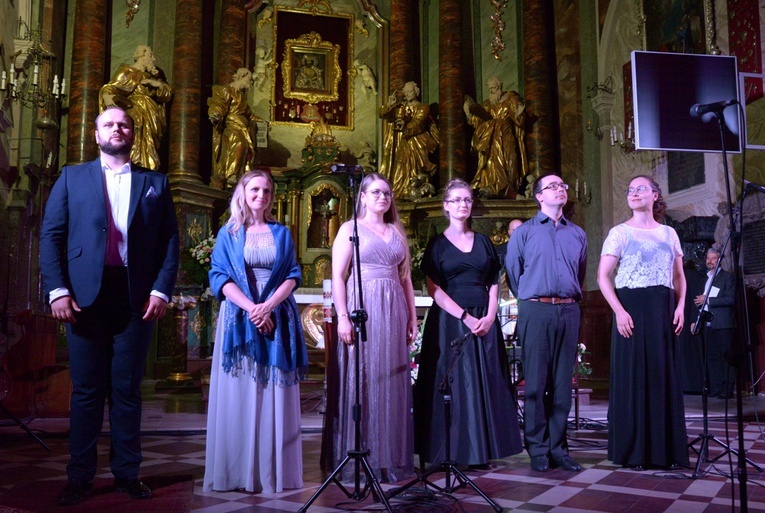 Sierpniowy koncert "Capella Caelestis" w sanktuarium w Wielkiej Woli-Paradyżu.