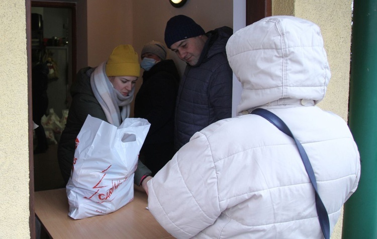 Świąteczne paczki Caritas dla wszystkich potrzebujących