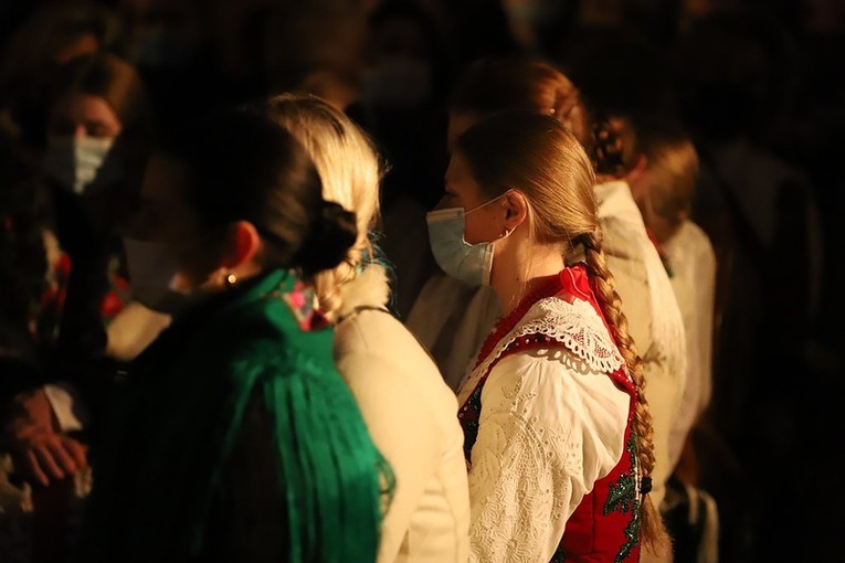 Pasterka w  Sanktuarium Matki Bożej Królowej Podhala w Ludźmierzu 2021.