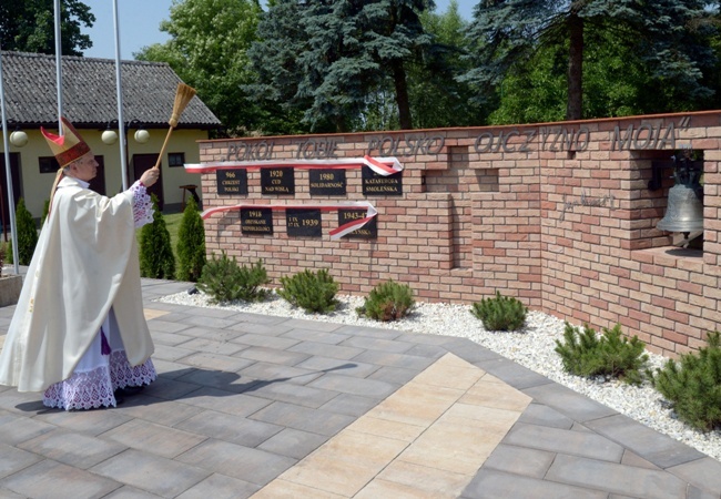 2021.06.24 - W Kaszowie został otwarty Skwer św. Jana Pawła II i historii Polski.