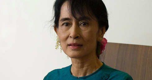 Mjanma: Skrócono wyrok skazujący noblistkę Aung San Suu Kyi