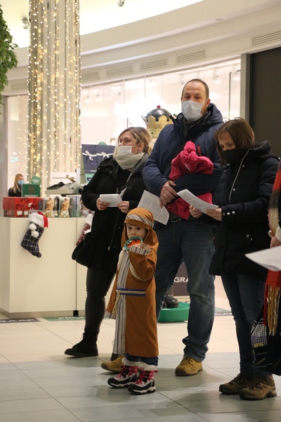 Katowice. Spotkanie kolędowe w centrum handlowym