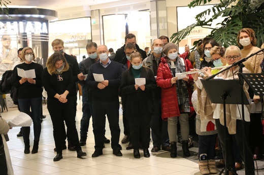 Katowice. Spotkanie kolędowe w centrum handlowym