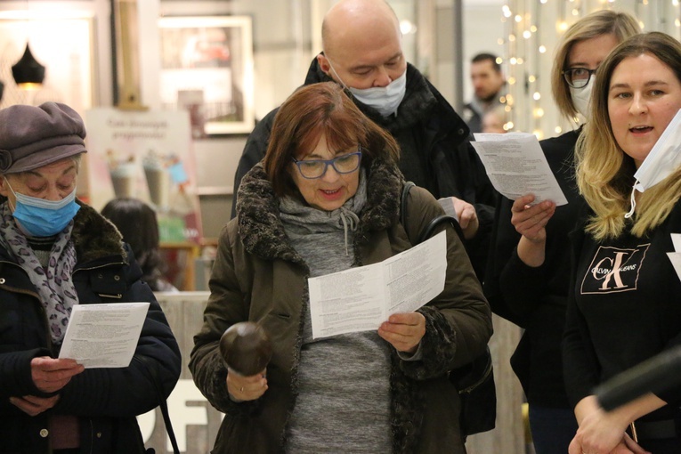 Katowice. Spotkanie kolędowe w centrum handlowym