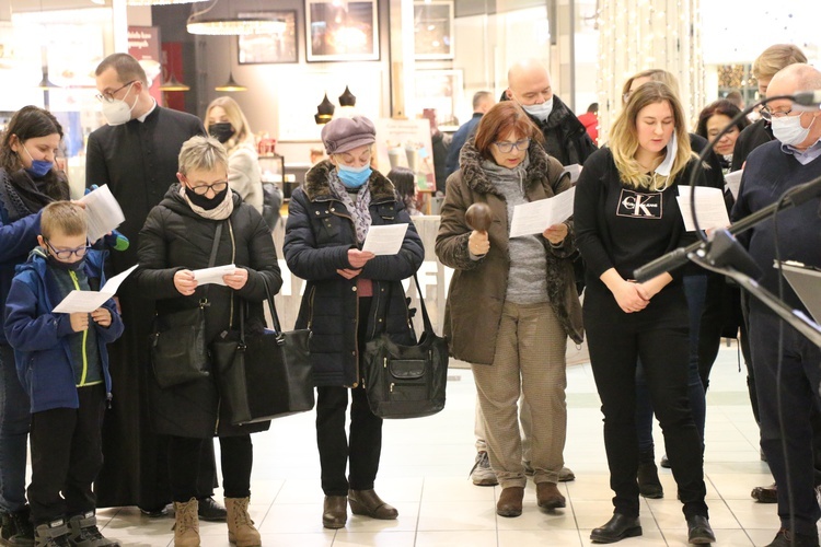 Katowice. Spotkanie kolędowe w centrum handlowym