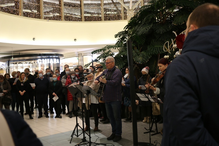 Katowice. Spotkanie kolędowe w centrum handlowym