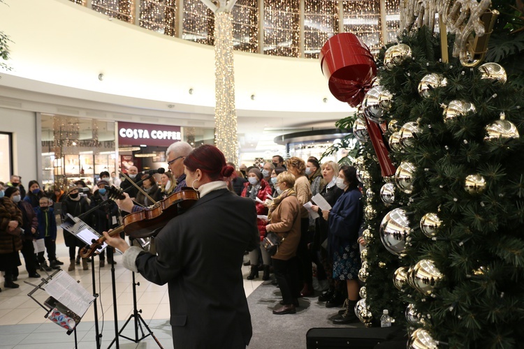 Katowice. Spotkanie kolędowe w centrum handlowym