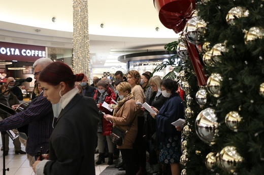 Katowice. Spotkanie kolędowe w centrum handlowym