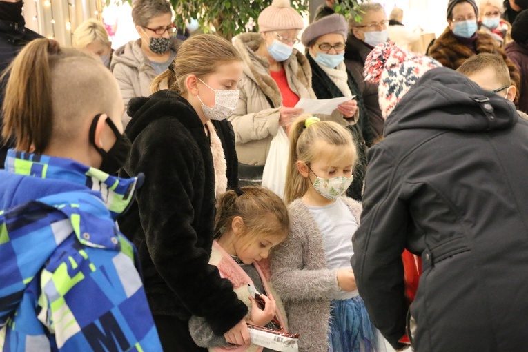 Katowice. Spotkanie kolędowe w centrum handlowym