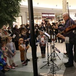 Katowice. Spotkanie kolędowe w centrum handlowym