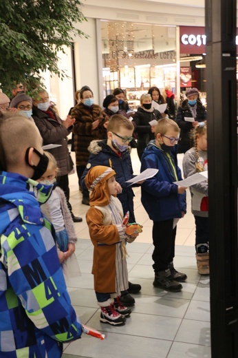 Katowice. Spotkanie kolędowe w centrum handlowym