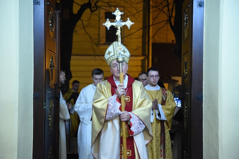 Przejście przez jubileuszowe Drzwi Jakubowe.