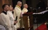 Po Mszy św. bp Marek Mendyk dziękował przed Najświętszym Sakramentem za miniony rok.
