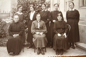 Od 1929 do 1958 r. siostry służki prowadziły w Ciechanowie  dom dziecka.