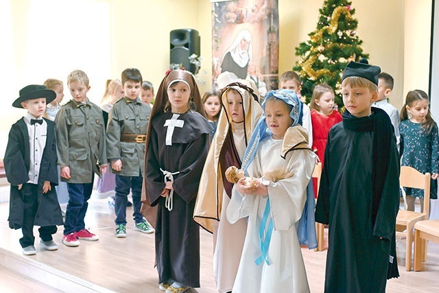 	W tegorocznym przedstawieniu bożonarodzeniowym znaleźli się bł. kard. Stefan Wyszyński i bł. matka Róża Czacka.