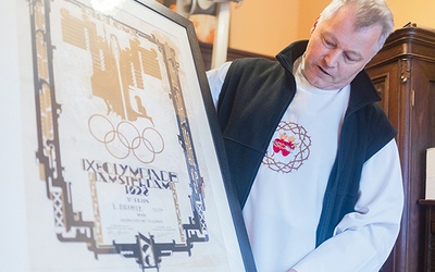 	Ojciec Zdzisław Świniarski na klasztornym strychu odnalazł dyplom olimpijski brata Leona.