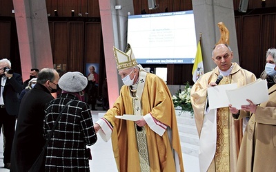 Podczas liturgii małżonkowie odnowili sakramentalną przysięgę.