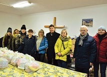 ▼	O ubogich w Skierniewicach dba m.in. Fundacja „Niebo otwarte”, prowadząca punkt „Arka”..