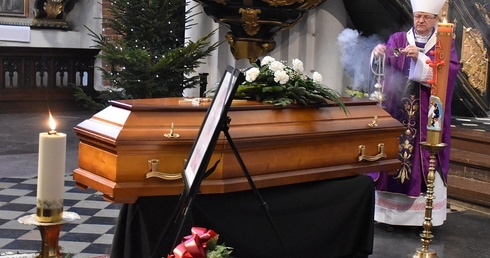 Mszy św. żałobnej przewodniczył abp Tadeusz Wojda.