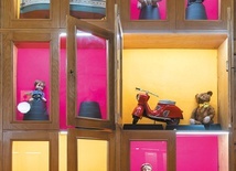 Żółty i różowy to kolory, w które najczęściej opakowuje się zabawki.