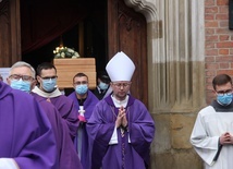 Pogrzeb młodego franciszkanina muzyka, który grał m.in. z Darkiem Malejonkiem i Muńkiem Staszczykiem