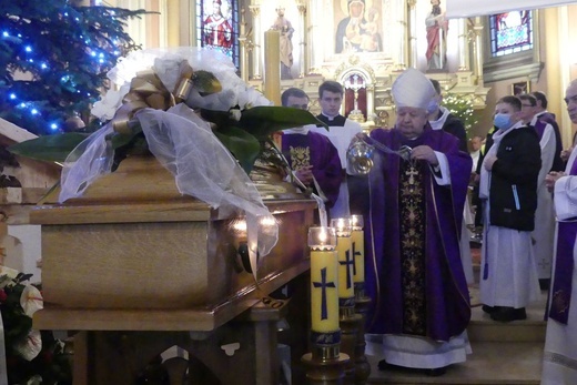 Uroczystości pogrzebowe ks. prał. Feliksa Formasa w Hecznarowicach