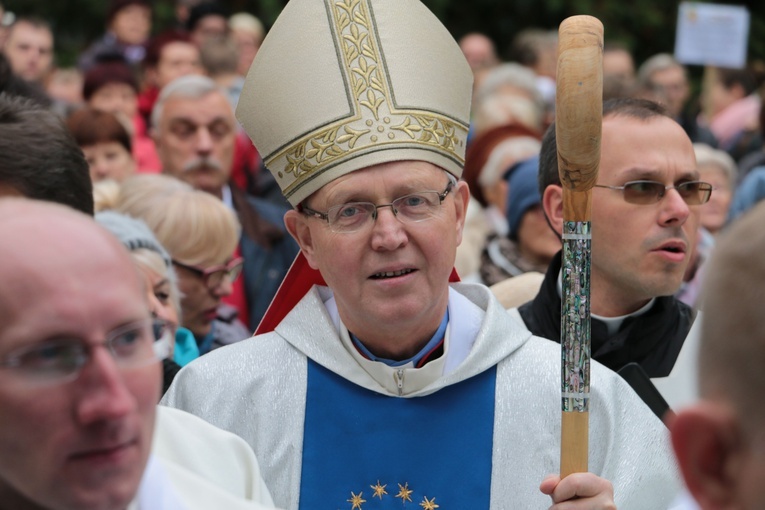 Biskup Piotr Libera w obiektywie "Gościa Płockiego"